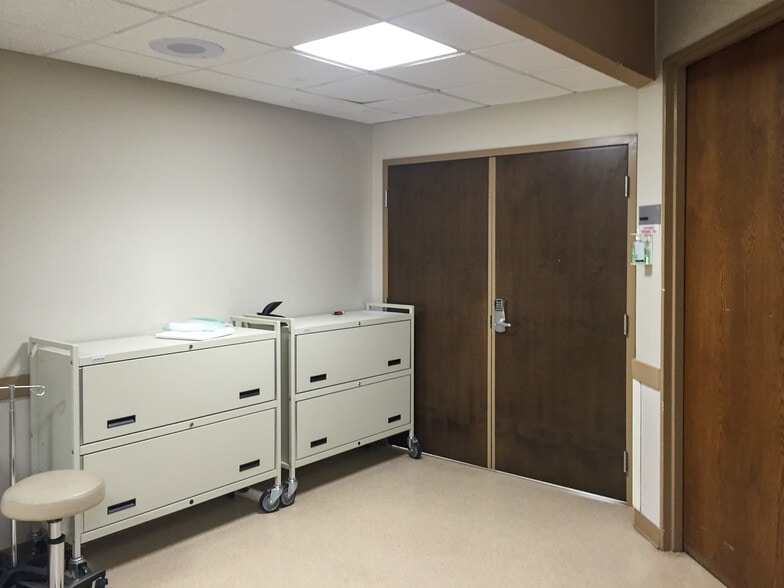 More Photos Of 1900 Malvern Ave, Hot Springs Hospital For Sale