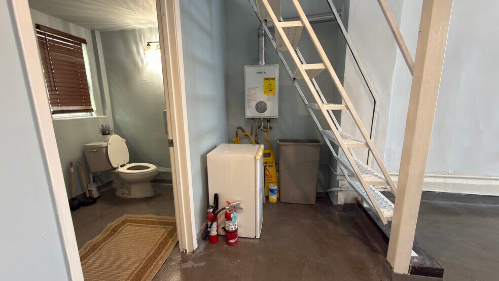 More Photos Of 5329 Fairfax Ave, Oakland Storefront For Lease