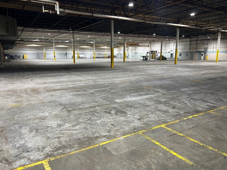 More Photos Of 412 Groves St, Lugoff Manufacturing For Lease