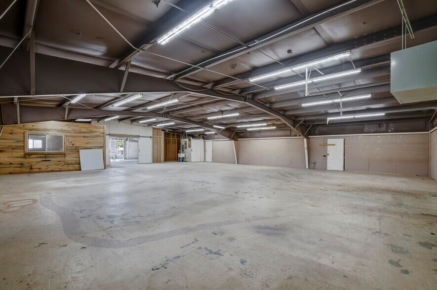 More Photos Of 10650 S Highway 69, Mayer Industrial For Lease