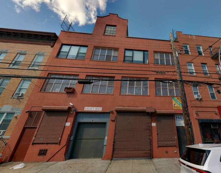 Primary Photo Of 38-10 29 St, Long Island City Warehouse For Lease