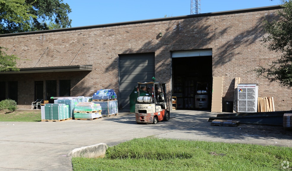 More Photos Of 21755 N I-45, Spring Showroom For Sale