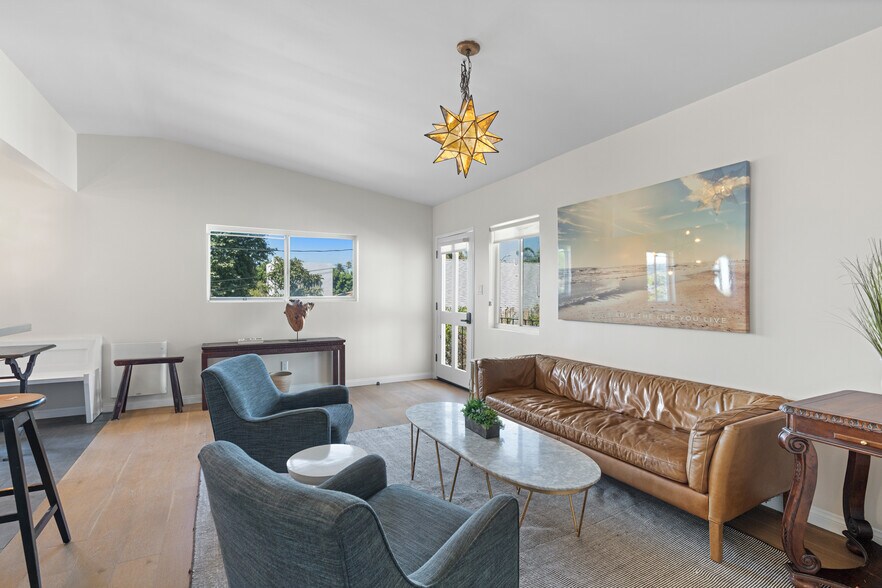 More Photos Of 705 6th Ave, Venice Apartments For Sale