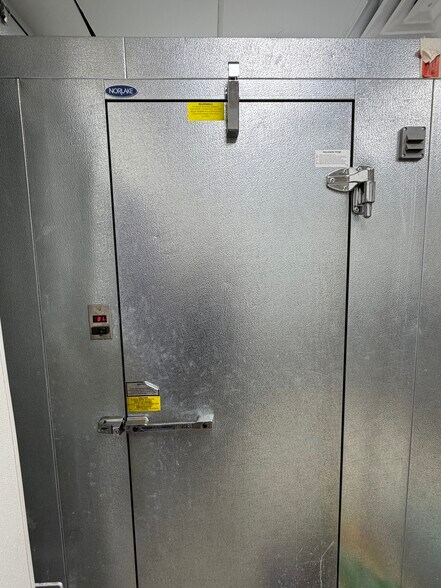 More Photos Of 1515 S Mobberly Ave, Longview Service Station For Sale