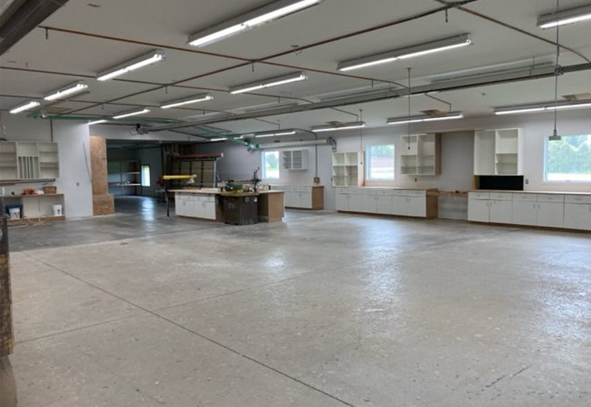 More Photos Of N911 Julius Dr, Greenville Light Manufacturing For Lease