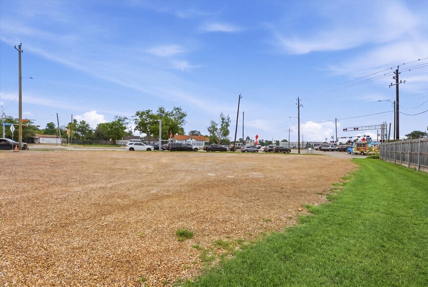 More Photos Of 2110 Antoine Dr, Houston Freestanding For Sale