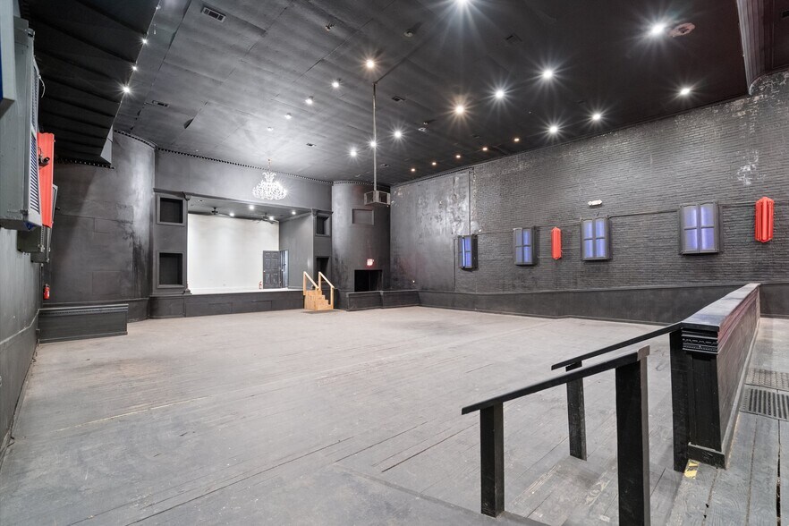 More Photos Of 98 Eureka St, Batesville Movie Theatre For Sale