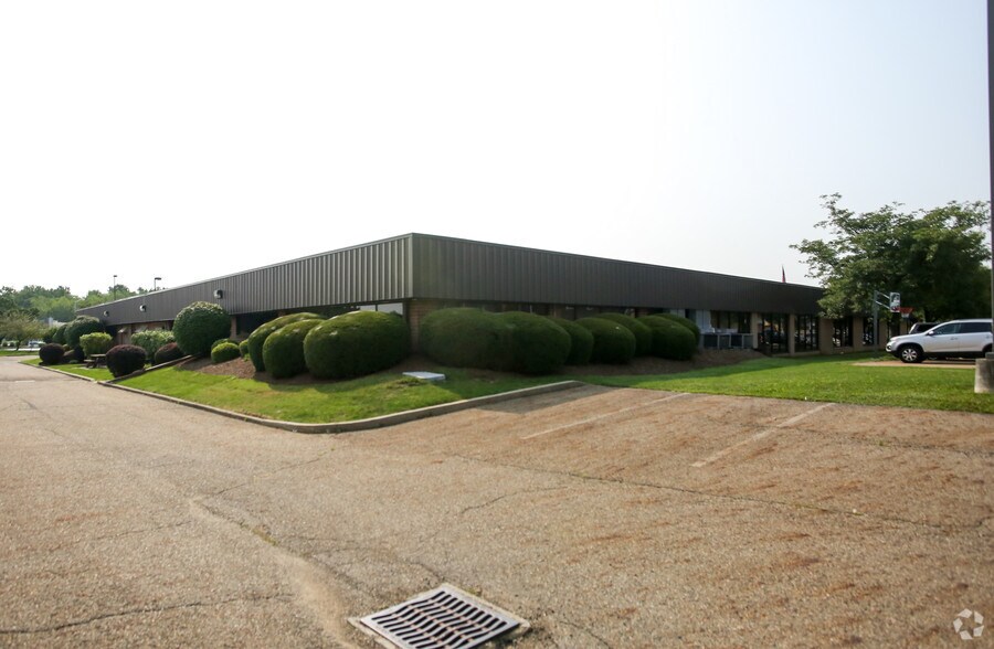 More Photos Of 4895 Dressler Rd, Canton Office For Lease