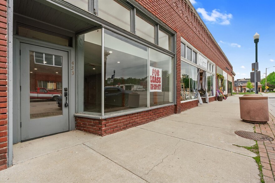 More Photos Of 453-463 S Thompson Ave, Excelsior Springs Storefront Retail Office For Sale