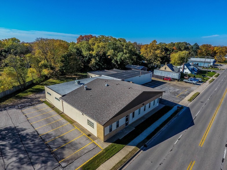 More Photos Of 1286 Pipestone Rd, Benton Harbor Light Distribution For Lease