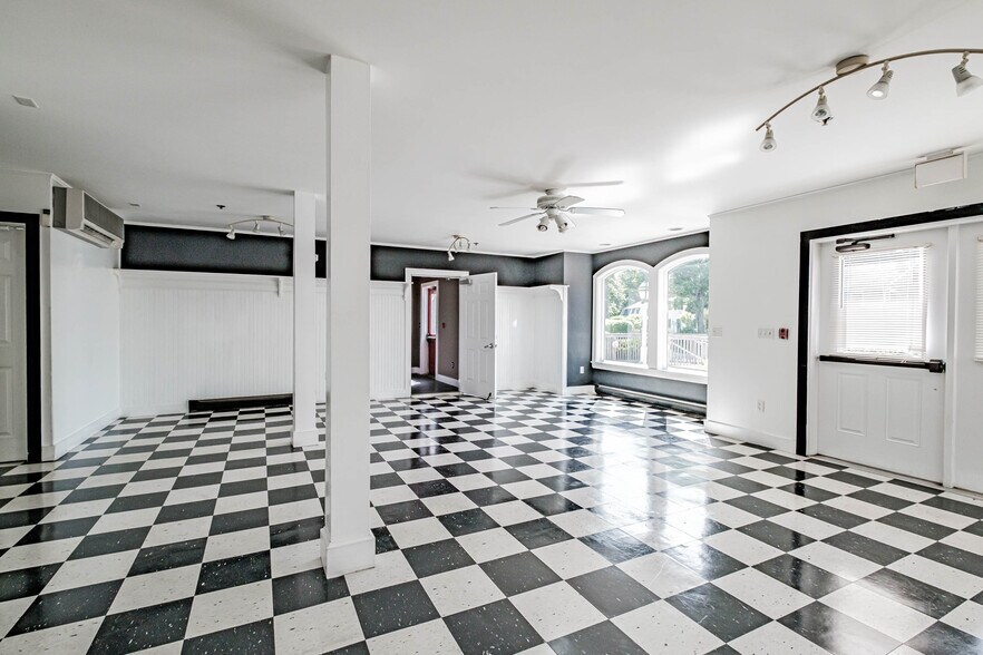 More Photos Of 309 Shore Rd, Ogunquit General Retail For Sale