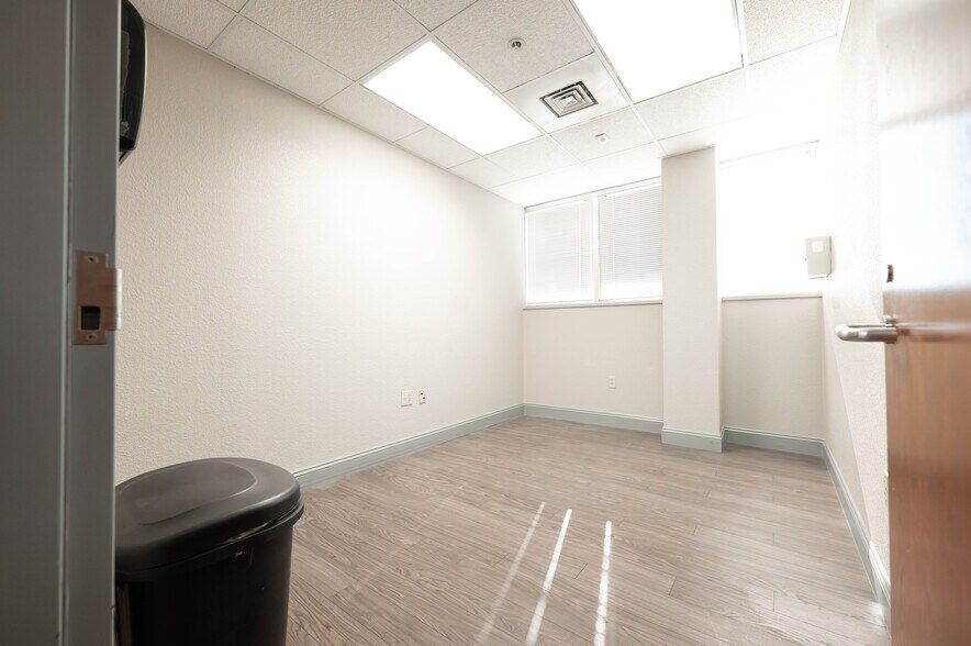 More Photos Of 7200 W Cathedral Rock Dr, Las Vegas Medical For Sale