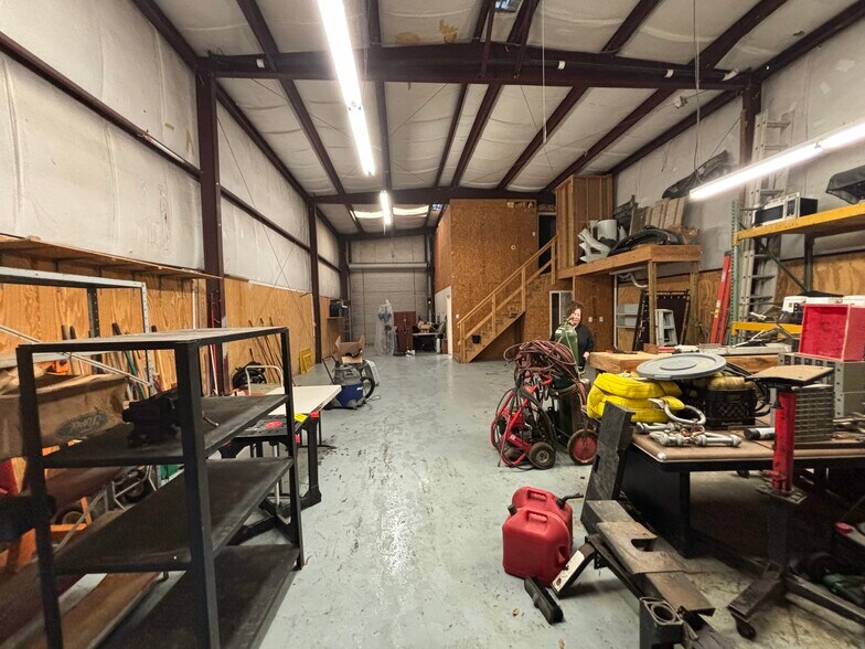 More Photos Of 49297 Hwy 51, Tickfaw Warehouse For Lease