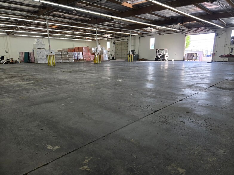 More Photos Of 20554 Plummer St, Chatsworth Manufacturing For Lease