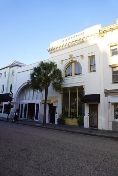 More Photos Of 302 King St, Charleston Storefront Retail Office For Lease