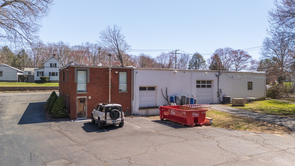 More Photos Of 24 Sodom Ln, Derby Flex For Lease