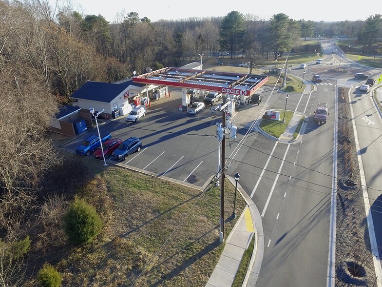 More Photos Of 480 Williams Rd, Lewisville Service Station For Sale