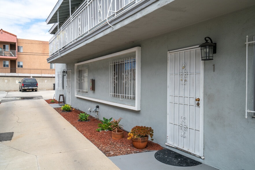 More Photos Of 6645 Hammond Ave, Long Beach Apartments For Sale