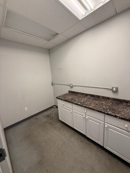 More Photos Of 1821 N Perry St, Pontiac Unknown For Lease