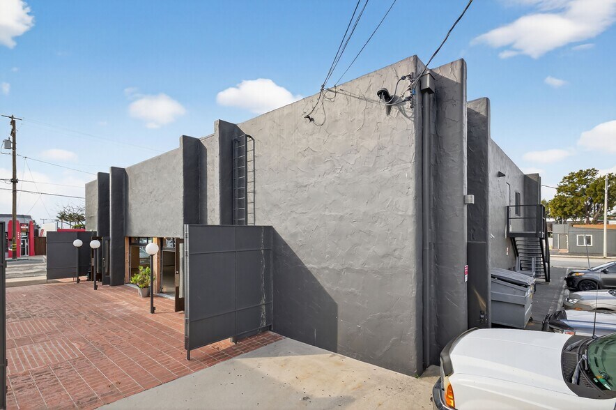 More Photos Of 1895 E Main St, Ventura General Retail For Sale