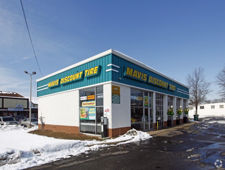 Primary Photo Of 1706 Sunrise Hwy, Copiague Auto Repair For Sale