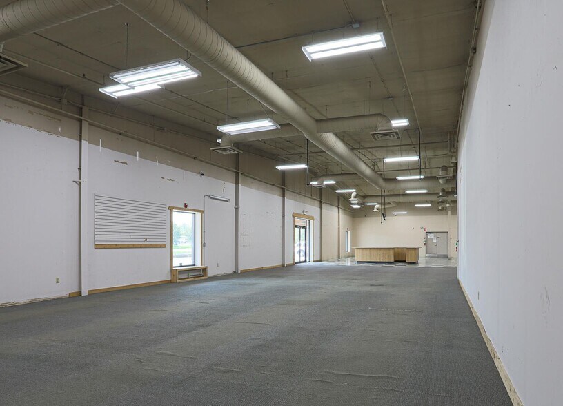 More Photos Of 4040 S Expressway, Council Bluffs Convenience Store For Lease