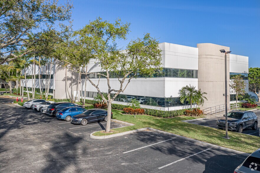 More Photos Of 551 NW 77th St, Boca Raton Office For Lease