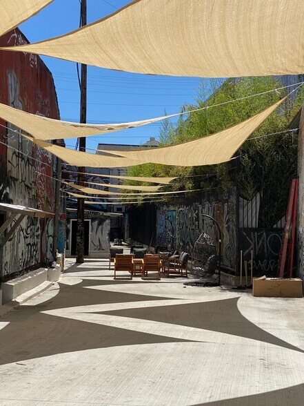More Photos Of 1701-1721 N Main St, Los Angeles Office For Sale
