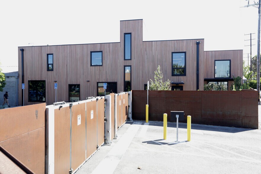 More Photos Of 606 Venice Blvd, Venice Office For Sale