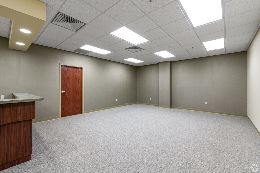 More Photos Of 60101 Bodnar Blvd, Mishawaka Medical For Lease
