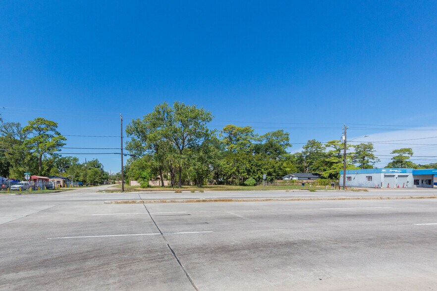 Primary Photo Of 8002-8004 Homestead, Houston Freestanding For Sale