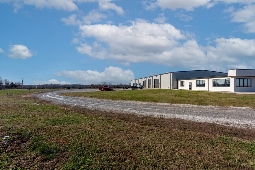 More Photos Of 22800 Highway H, Sedalia Manufacturing For Sale