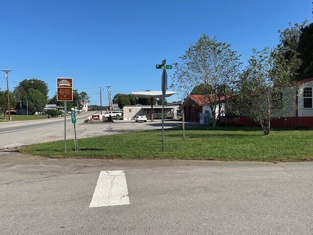 Primary Photo Of 269 S Main St, Lobelville Light Distribution For Sale