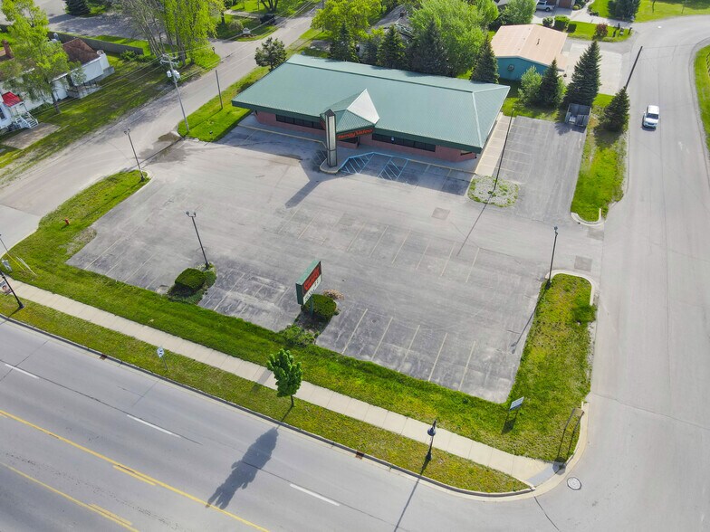 More Photos Of 510 N State St, Oscoda Freestanding For Lease