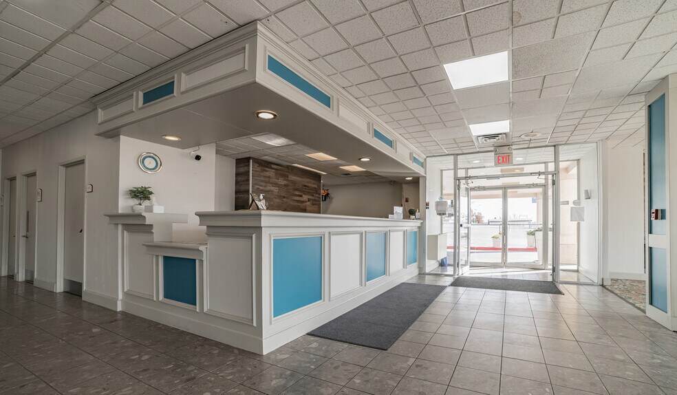 More Photos Of 325 Main St, Keokuk Hotel For Sale