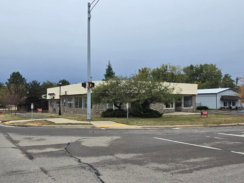 More Photos Of 2250 Pontiac Rd, Auburn Hills Office For Lease