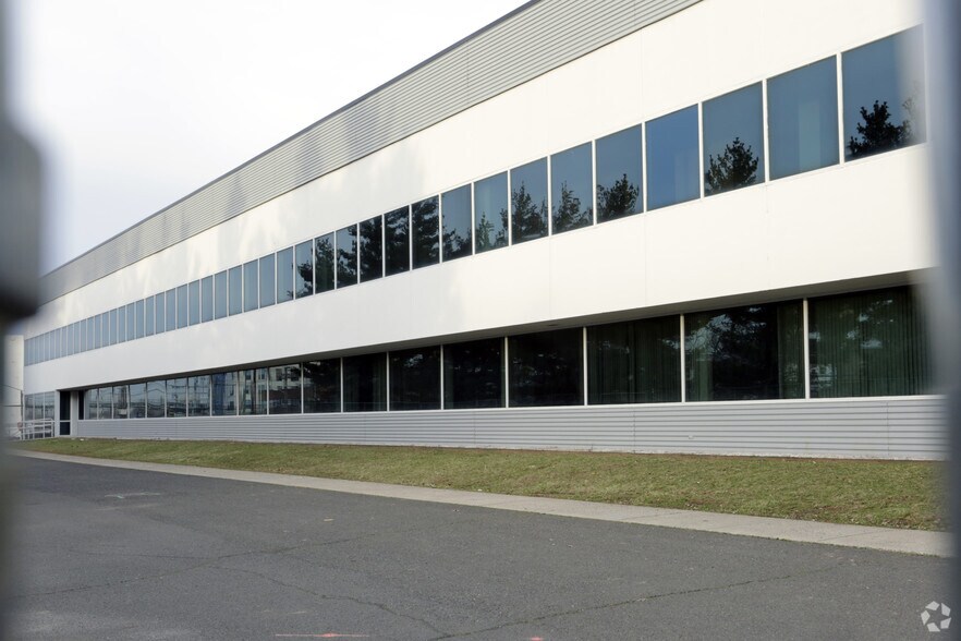 More Photos Of 99 Avenue A, Bayonne Warehouse For Lease