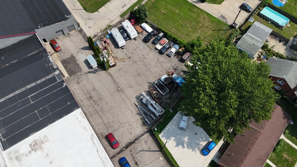 More Photos Of 341 Goddard Rd, Wyandotte Self Storage For Sale