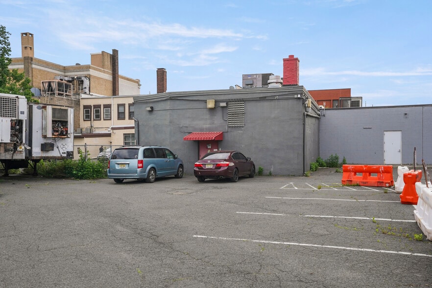 More Photos Of 283 N Broad St, Elizabeth Freestanding For Lease