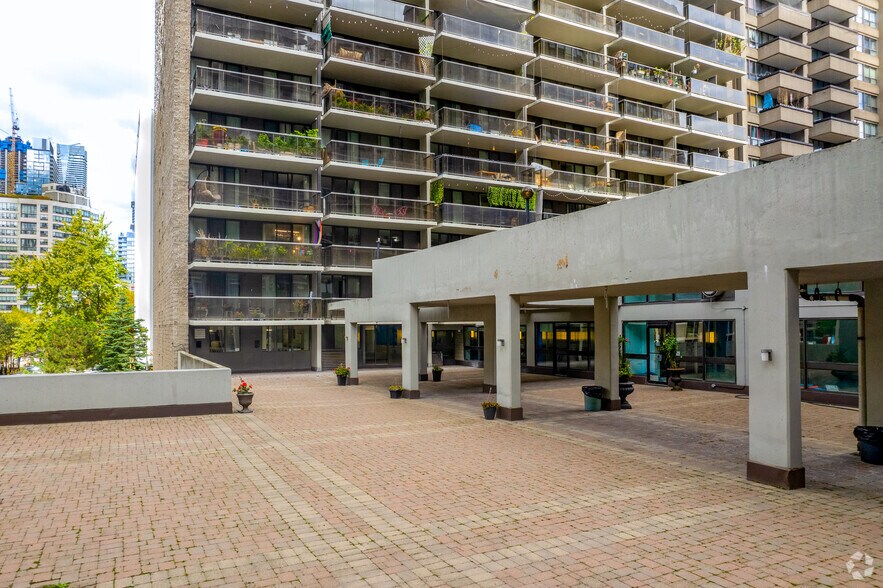 More Photos Of 20 Carlton Street, 25 Wood St, Toronto Apartments For Lease