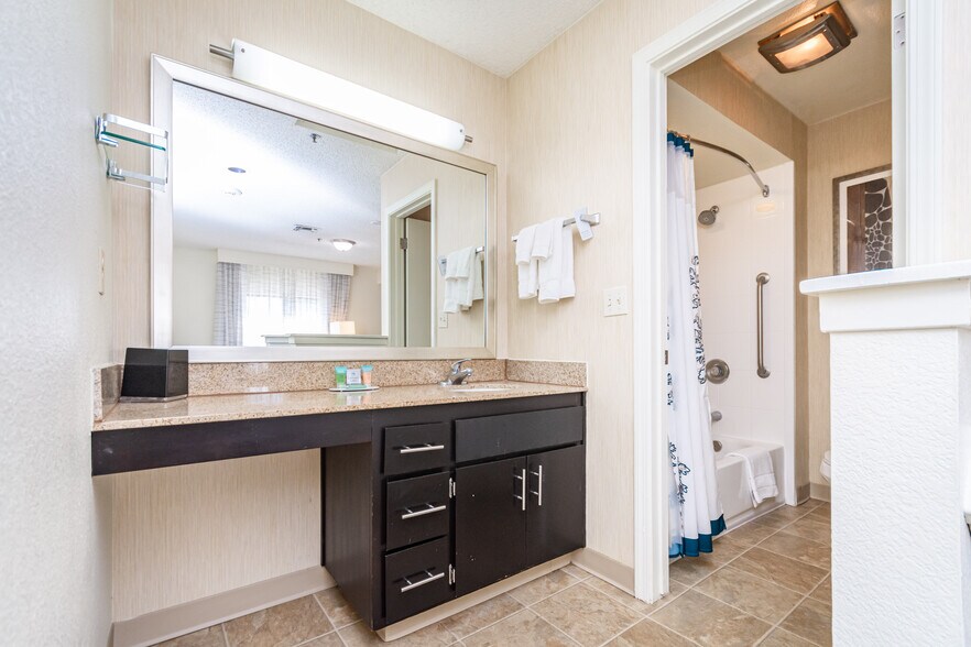 More Photos Of 1530 Howe Ave, Sacramento Hotel For Sale