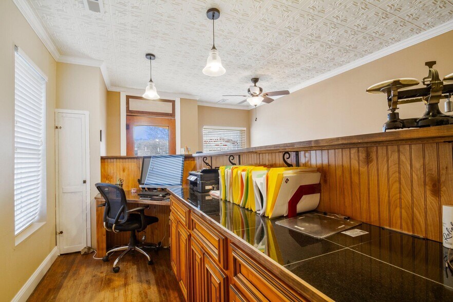 More Photos Of 333 Main St, Gainesville Office For Sale