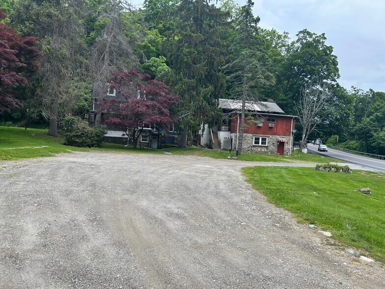 Primary Photo Of 539-541 Route 52, Kent Lakes Hotel For Sale