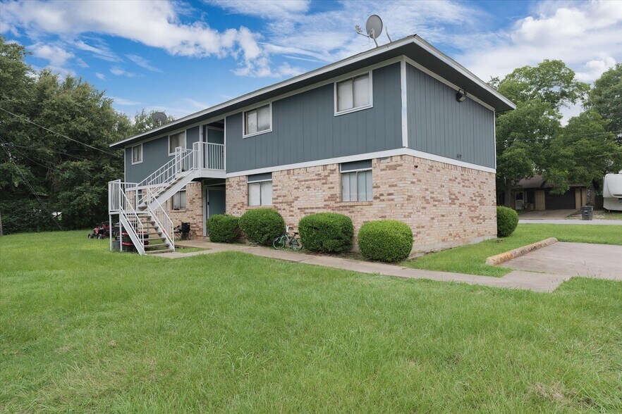 More Photos Of 710 Hall Ave, Caldwell Apartments For Sale