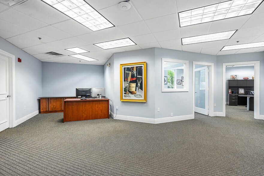 More Photos Of 1200 S Rogers Cir, Boca Raton Warehouse For Lease