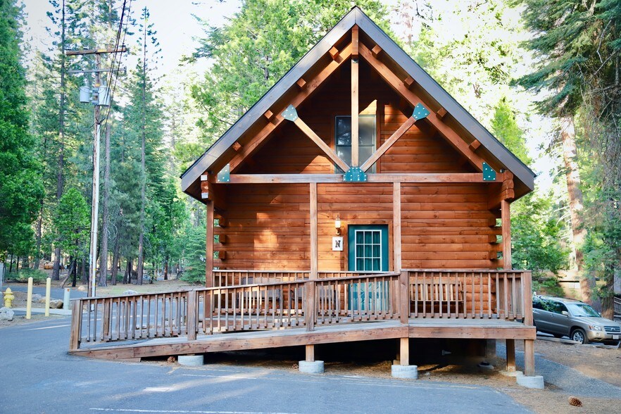 More Photos Of 500 Dodge Ridge Rd, Pinecrest Hotel For Sale