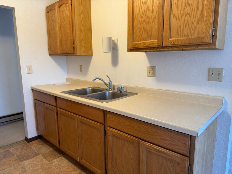 More Photos Of 120-124 E 13th St, Blue Earth Apartments For Sale