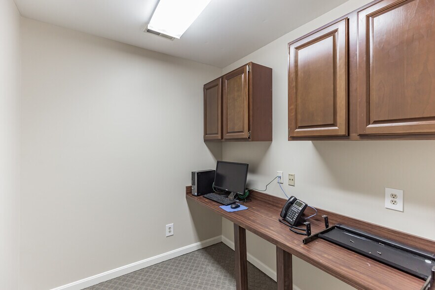 More Photos Of 10425 Southern Maryland Blvd, Dunkirk Medical For Lease