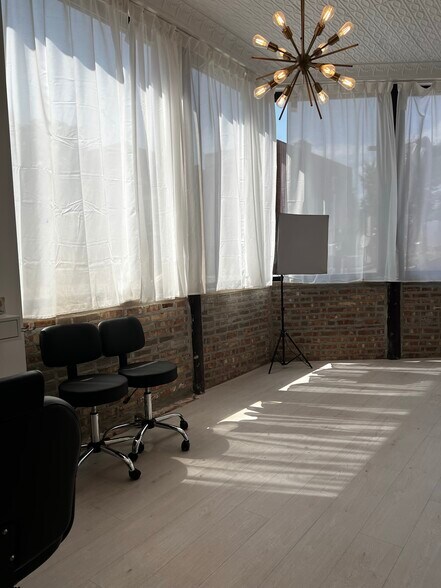 More Photos Of 4663-4669 N Manor Ave, Chicago Storefront Retail Residential For Lease