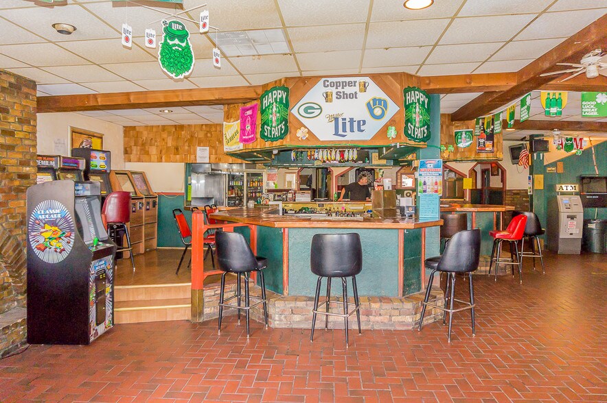 More Photos Of 318 W North Water St, New London Bar For Sale